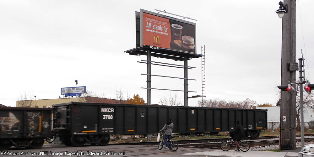 Sunday's Saukville sub L507 "caboose" crosses Villard Av.